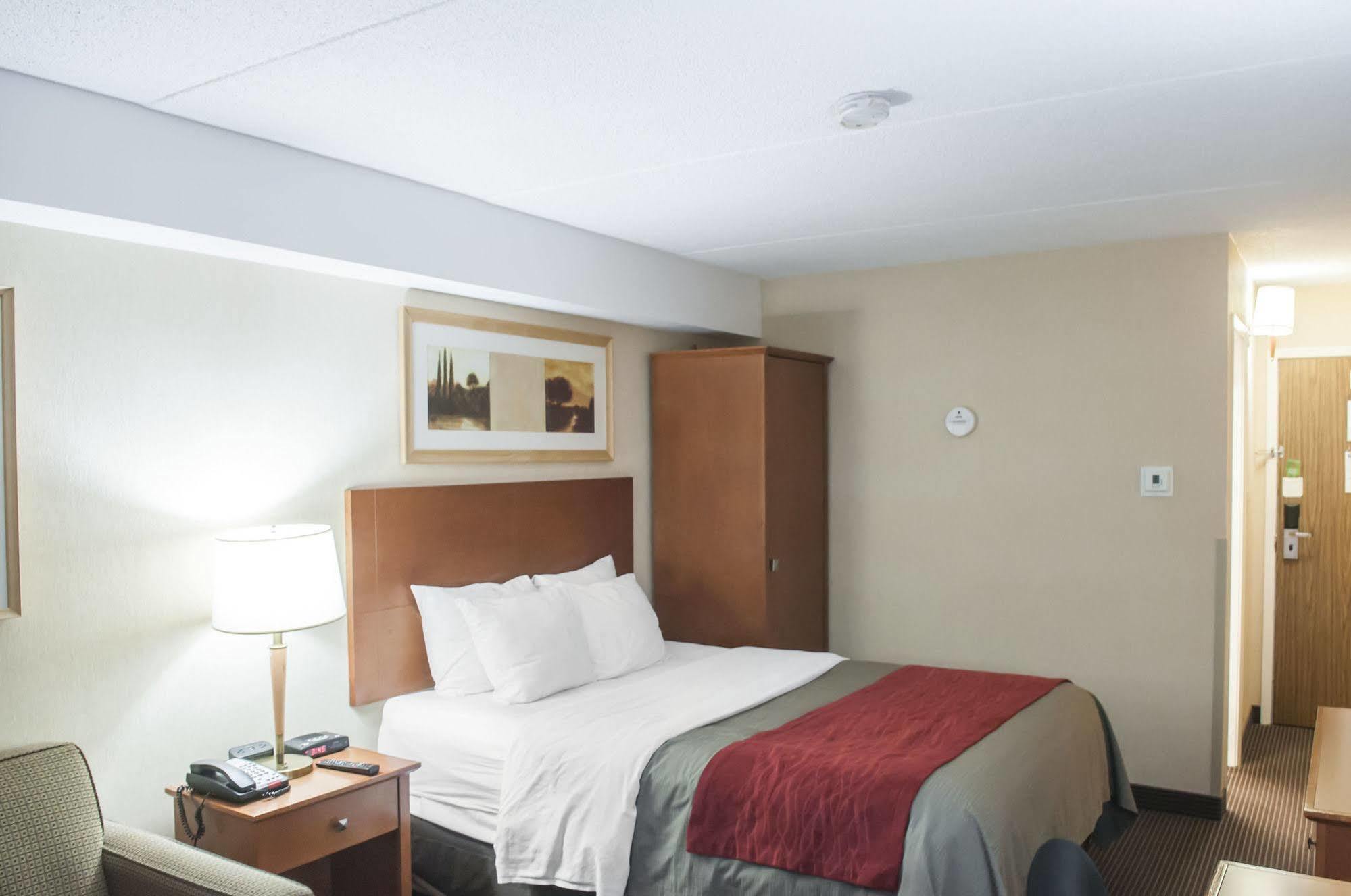 Comfort Inn Airport West Mississauga Dış mekan fotoğraf